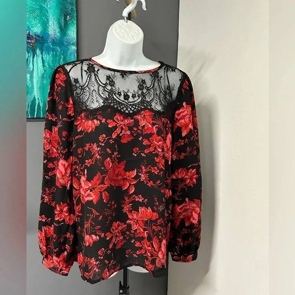 Carmen Marc Valvo Women’s Blouse Medium Floral Red Black Lace Keyhole‎ Romantic - Picture 1 of 16